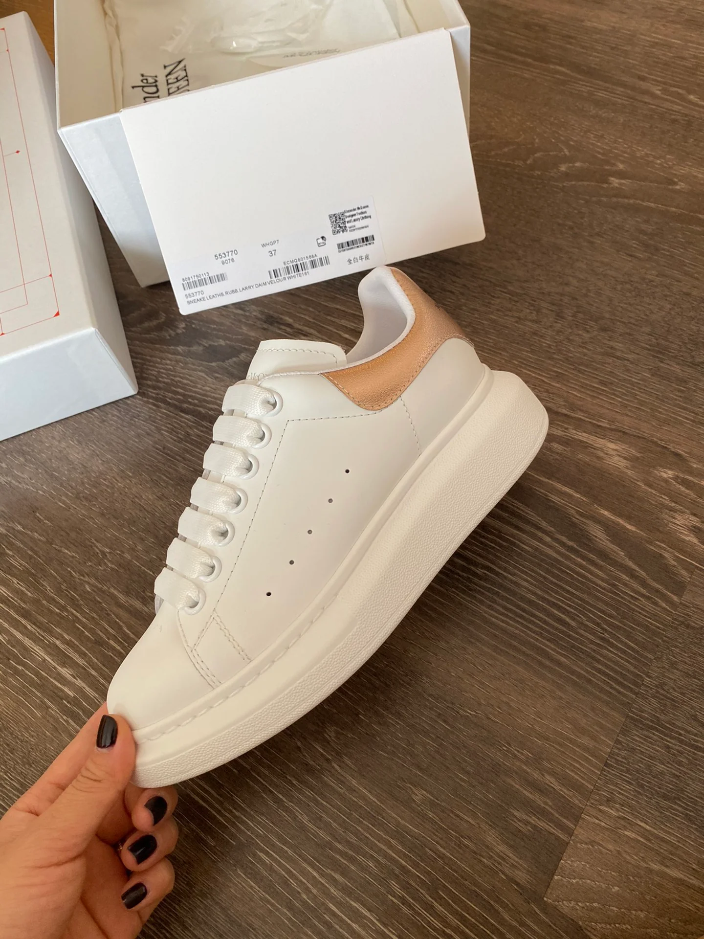 Классические белые кроссовки McQueen - ярко-оранжевые