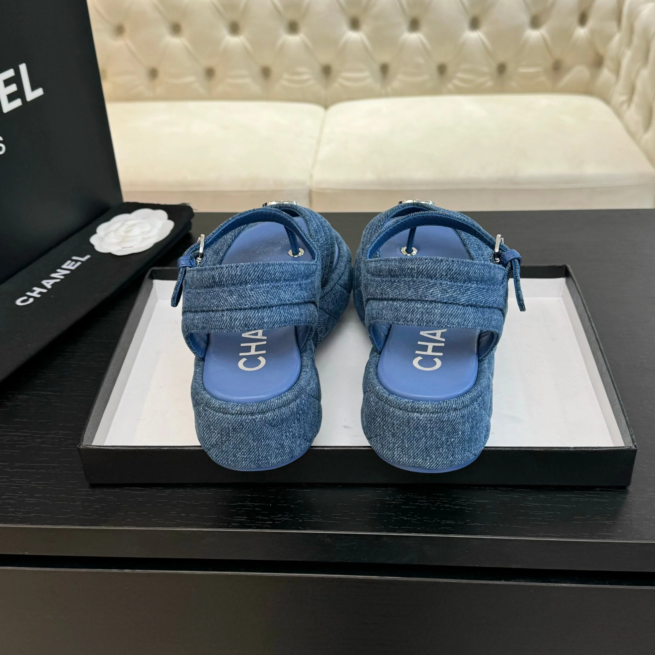 Повседневные сандалии Chanel 2024 - синие