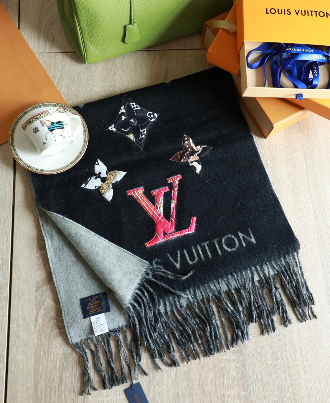 LV-48-190 см - Премиальный классический шелковый шарф с аппликацией