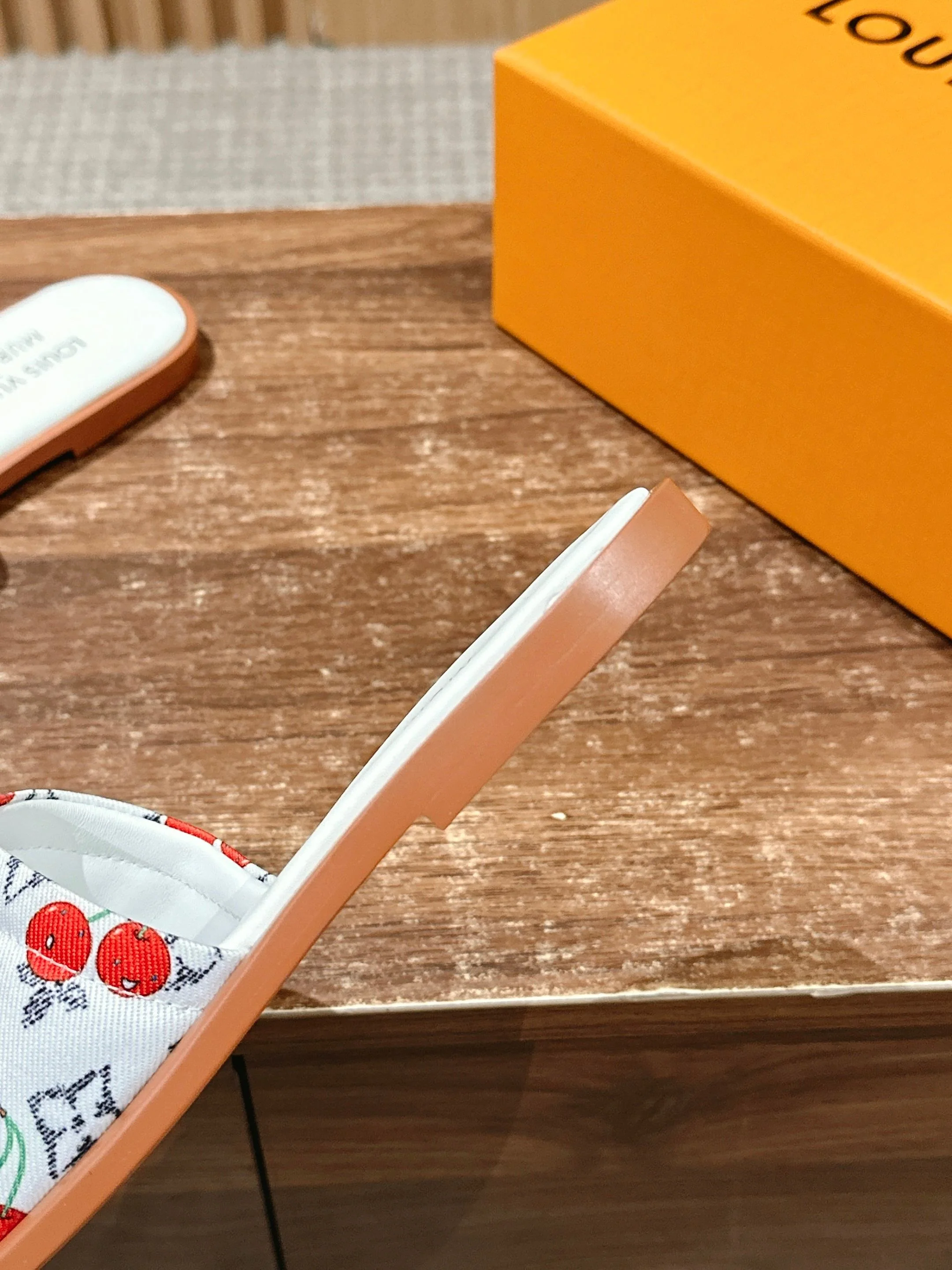 LV - Сандалии на плоской подошве из ретро-серии Такаши Мураками - Белые