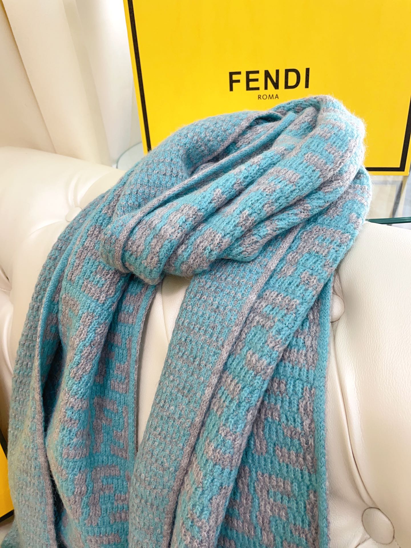 Fendi - Двусторонний жаккардовый вязаный шарф - 32 - 180 см - 1