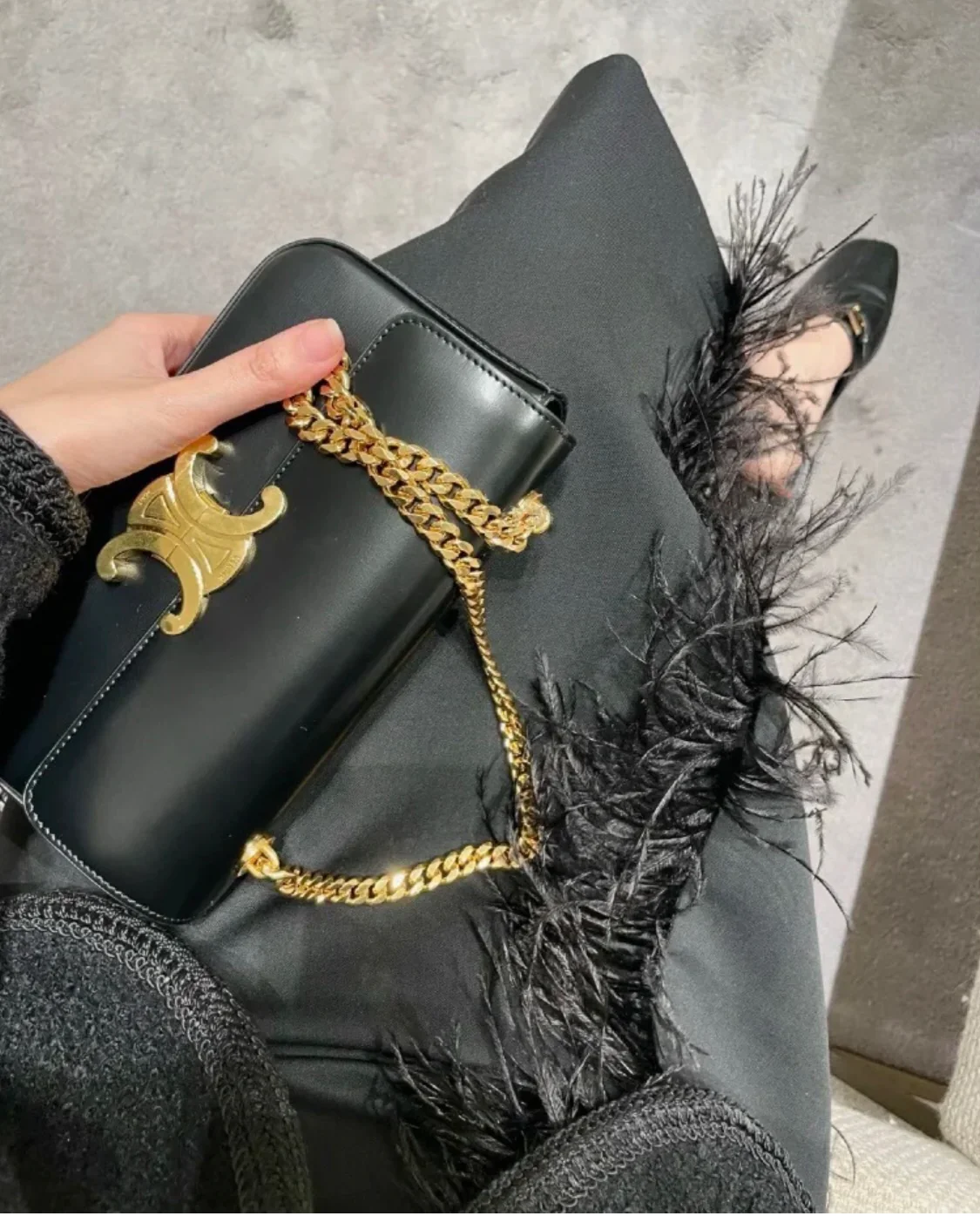 Celine - Новая сумка Celine Arc de Triomphe на цепочке - Черная