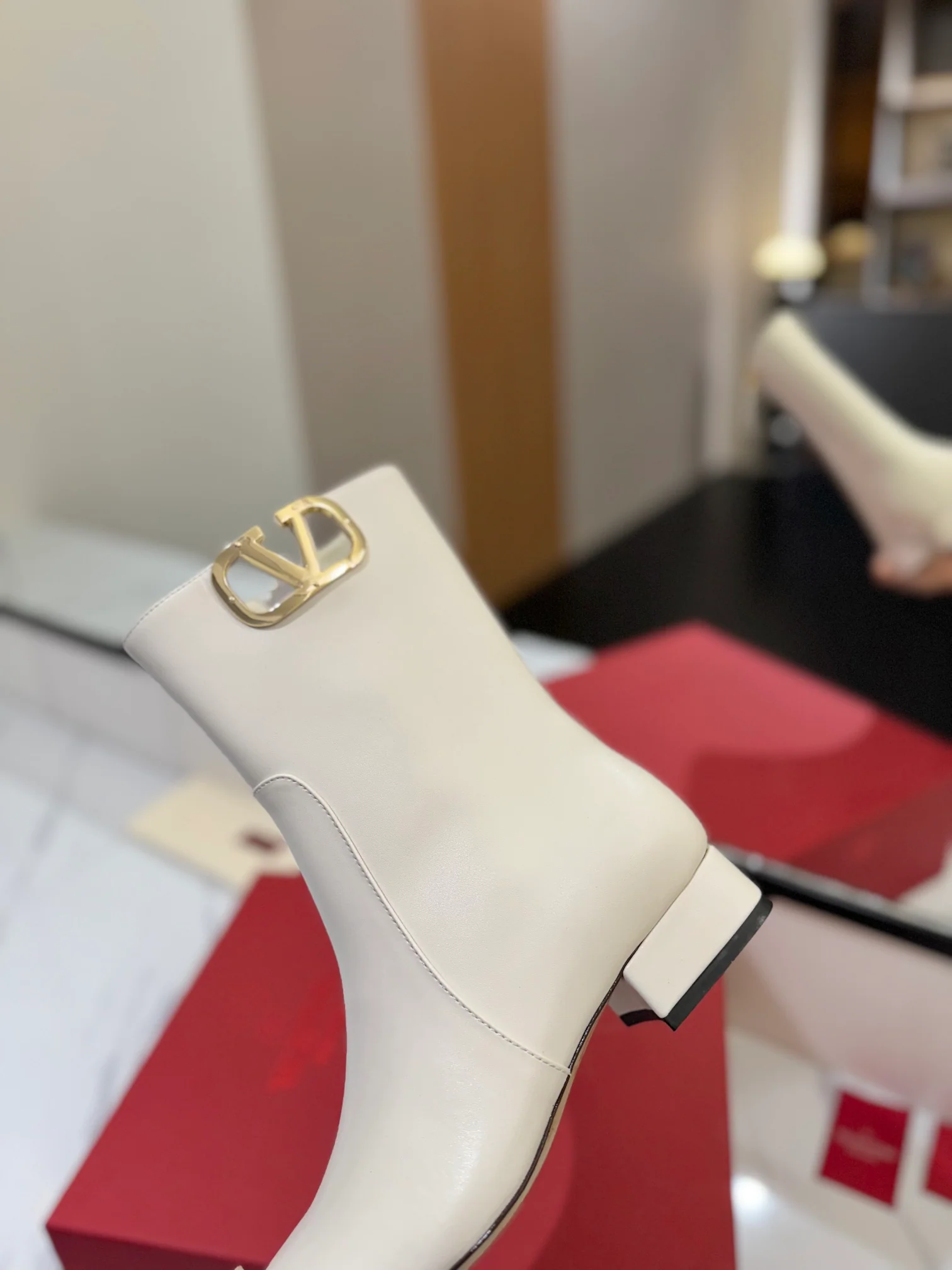 Ботильоны Valentino 2024 из кожи - белые