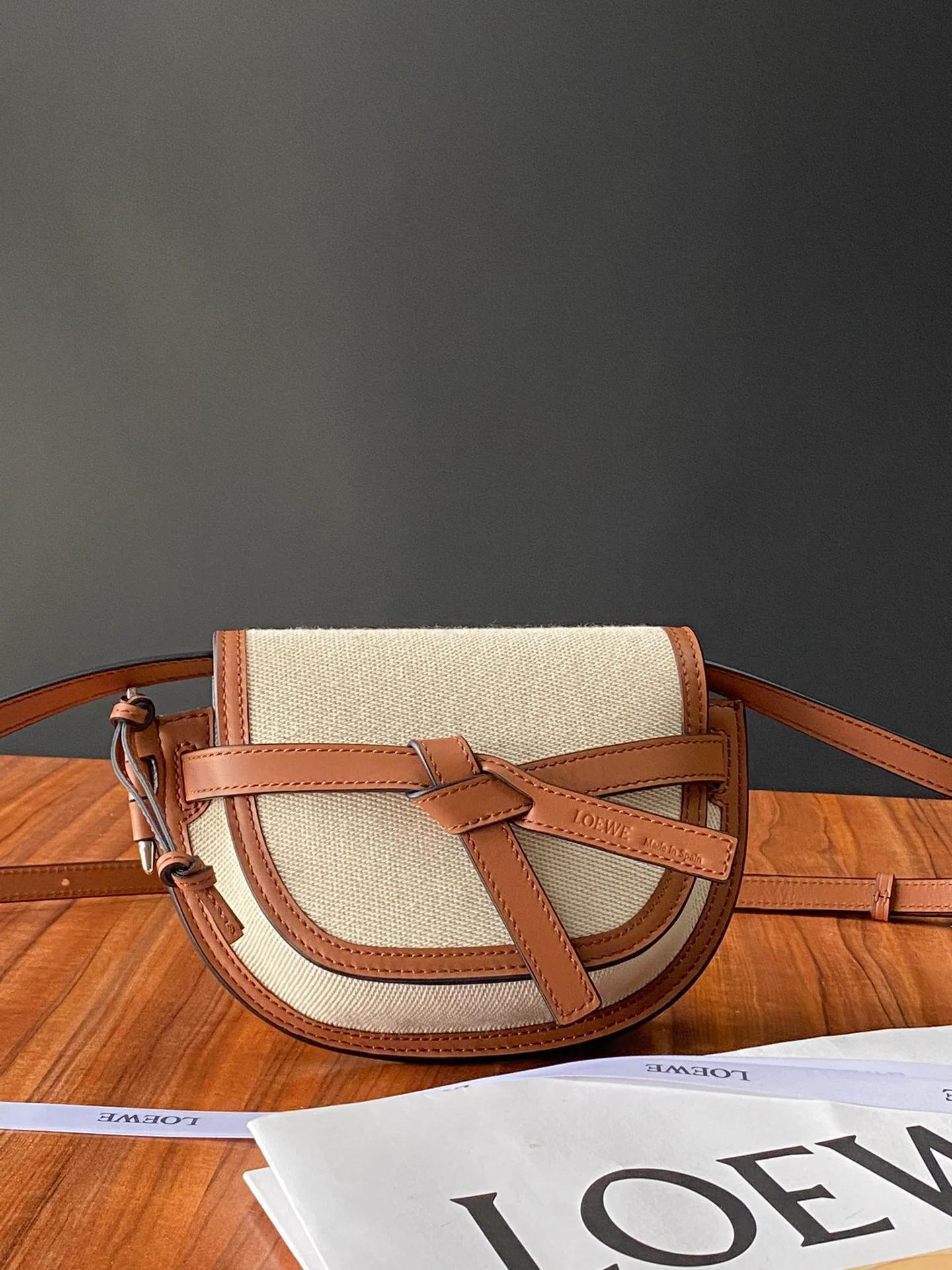 Loewe-gate-mini-21x12-5x9-5-cm-17