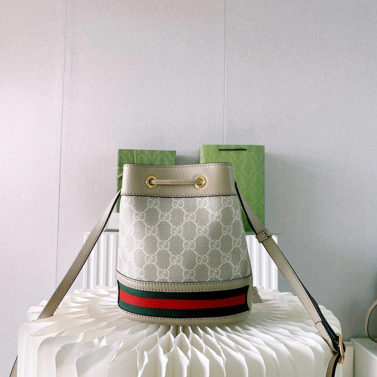 Мини-сумочка-ведро Gucci Ophidia - 15x18x9,5 см - серо-розовая