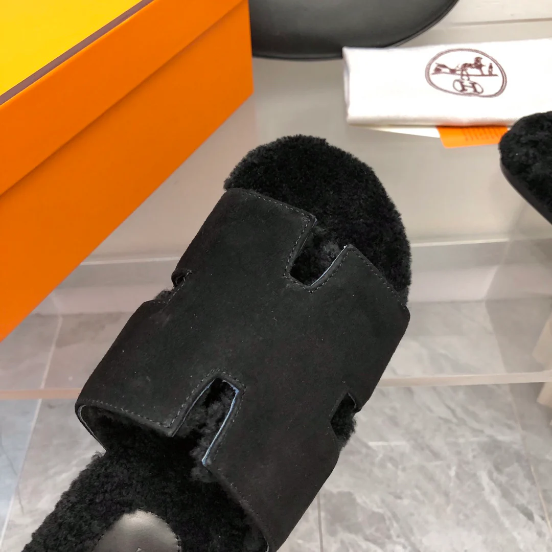 Новинка сезона осень/зима 2023 от Hermes - шерстяные тапочки с манжетой H-образной формы - унисекс - черные