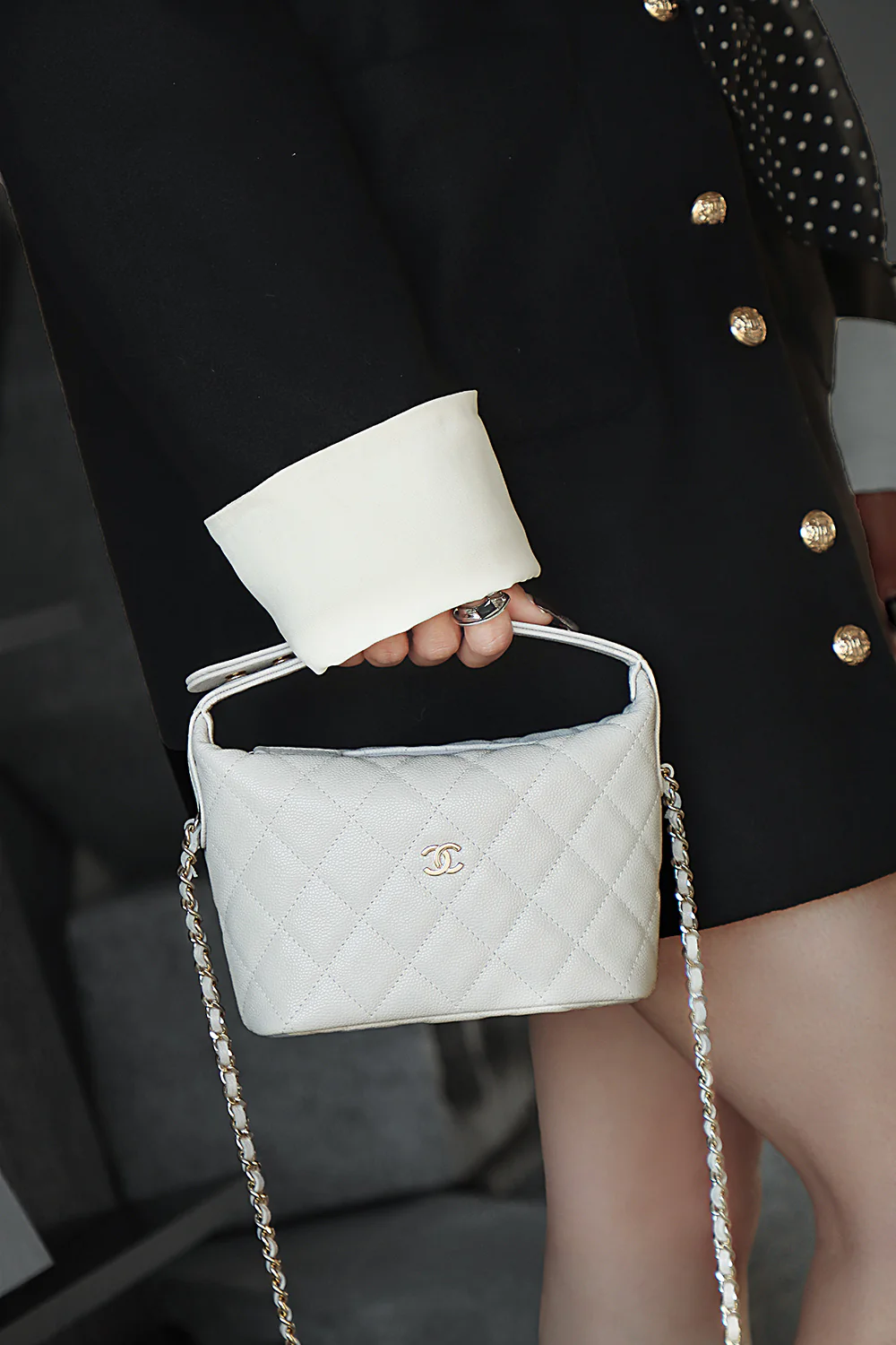 Chanel 25c - Средняя длина, телячья кожа - Сумка для ланча - Белая с золотой фурнитурой