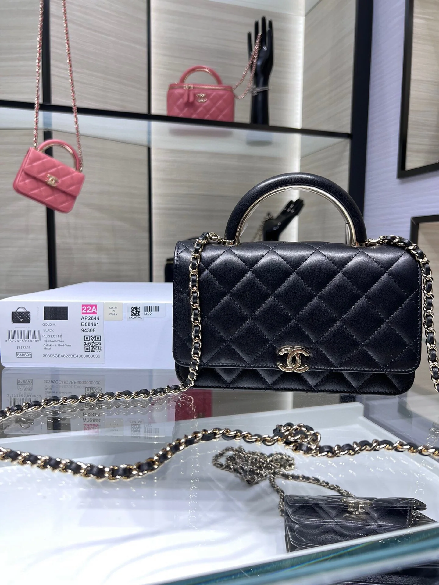 Новинка 2022 года от Chanel - Ручка WOC - Овечья кожа - 19 см - 1