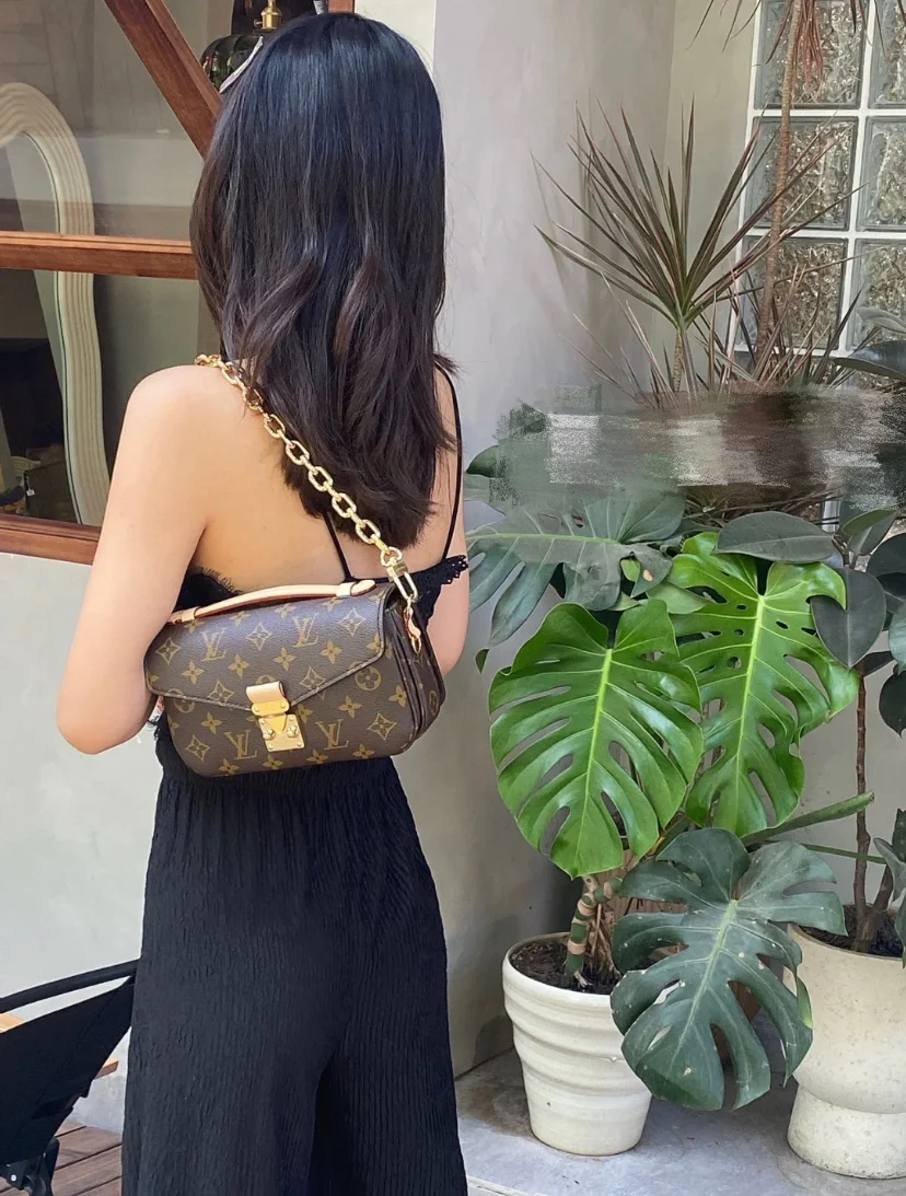 LV-m46279-pochette-metis-east-west handbag-brown