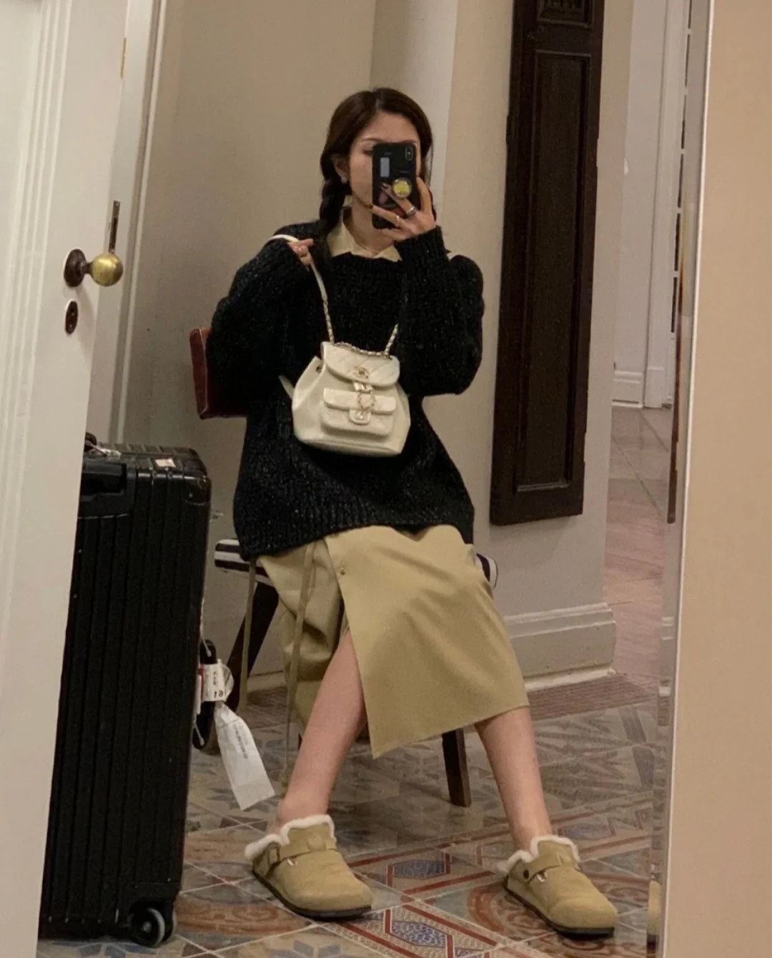 Рюкзак Chanel — белый, из вощеной кожи.