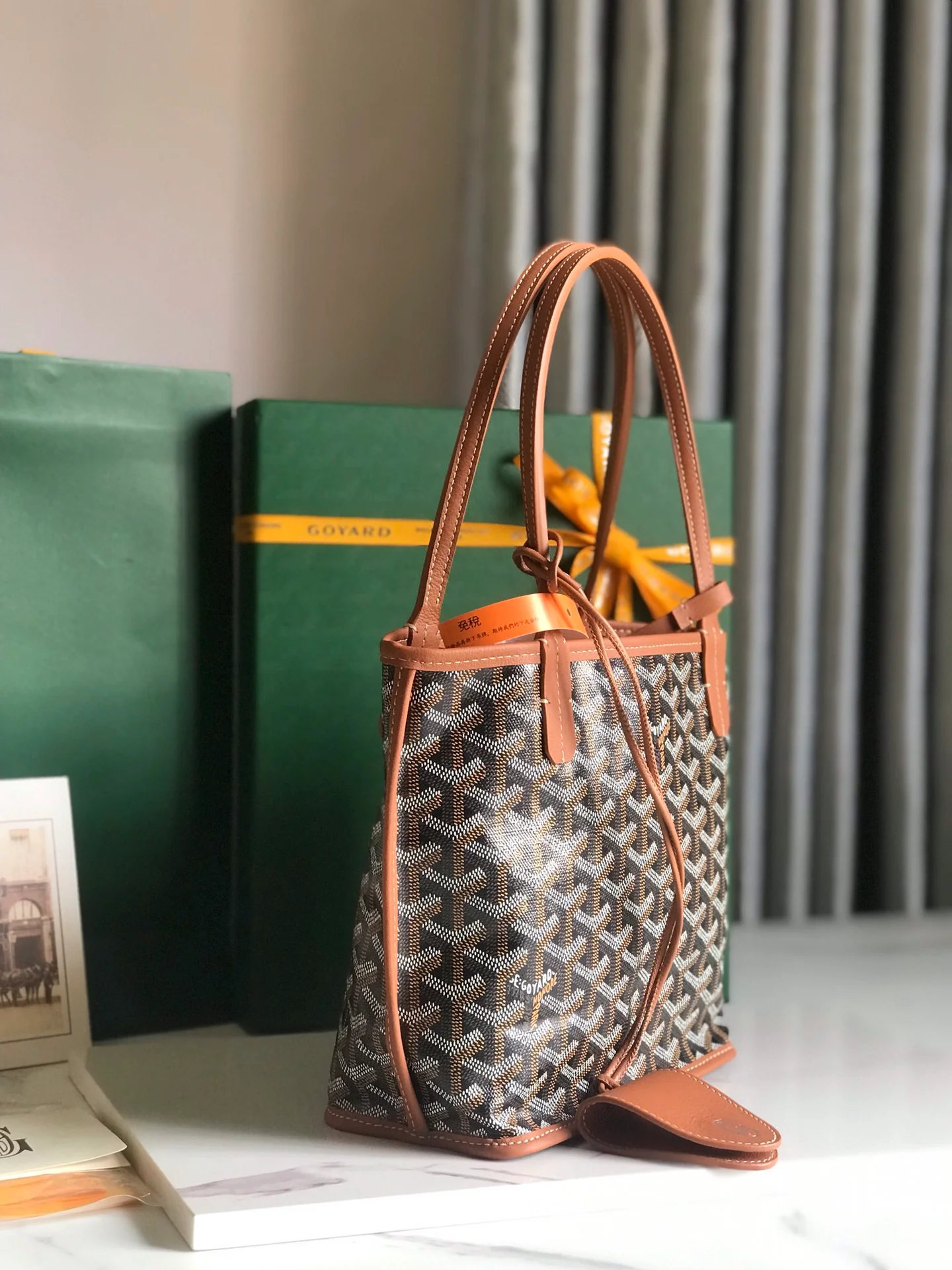 Двусторонняя сумка Goyard из телячьей кожи с цветочным узором - коричневая.