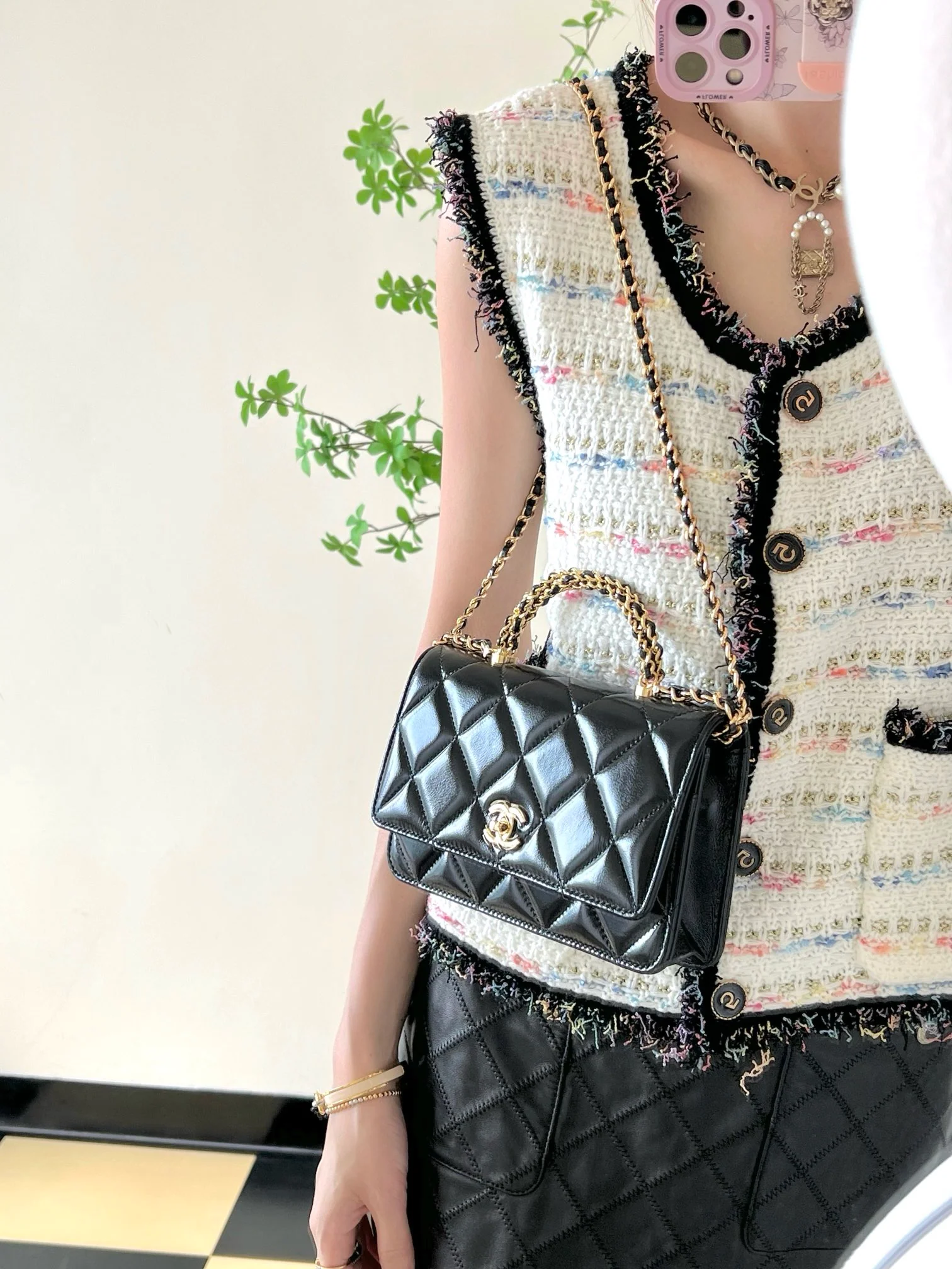 Сумка Chanel на цепочке с петлевой ручкой - WOC - Черная