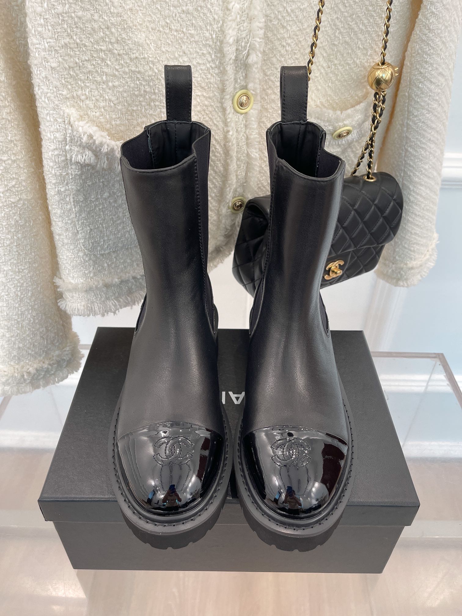 Новинка сезона осень/зима 2023 от Chanel - Ботильоны с круглым носком - Черные