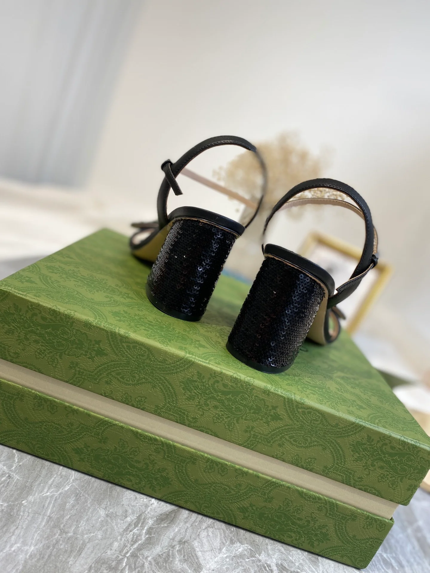 Босоножки Gucci на высоком каблуке с ремешками - 1