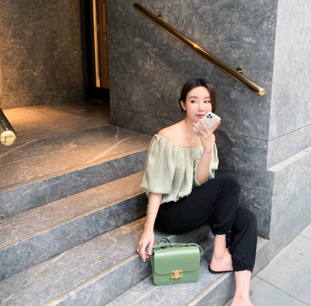 Celine Triomphe Medium Calfkin Avocado Green