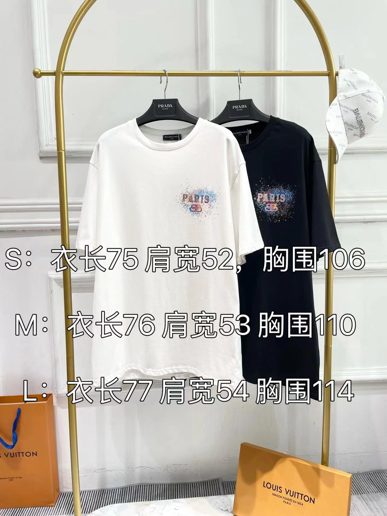 Футболка Balenciaga 2403 с расписным узором, свободного кроя, с коротким рукавом - черно-белая