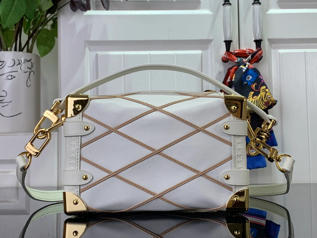 m25160-LV-side-trunk-small chain bag-white diamond pattern