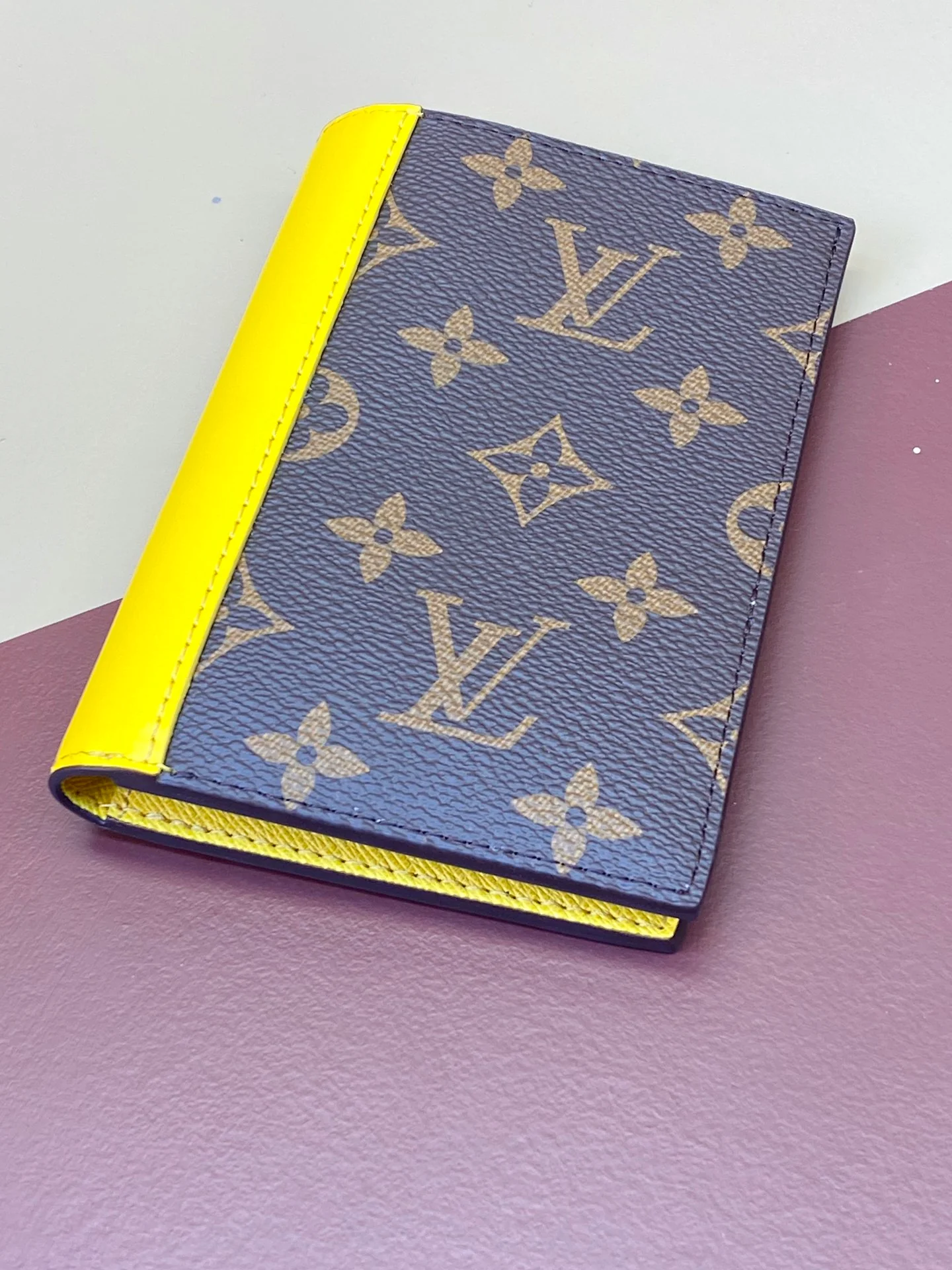 LV-m82867-Обложка для паспорта-Желтая