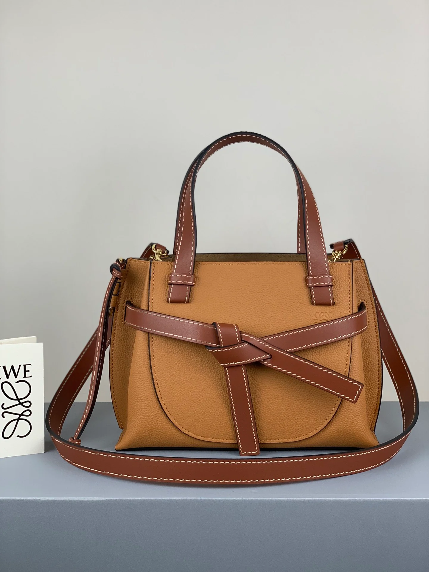 Мини-сумочка Loewe-gate