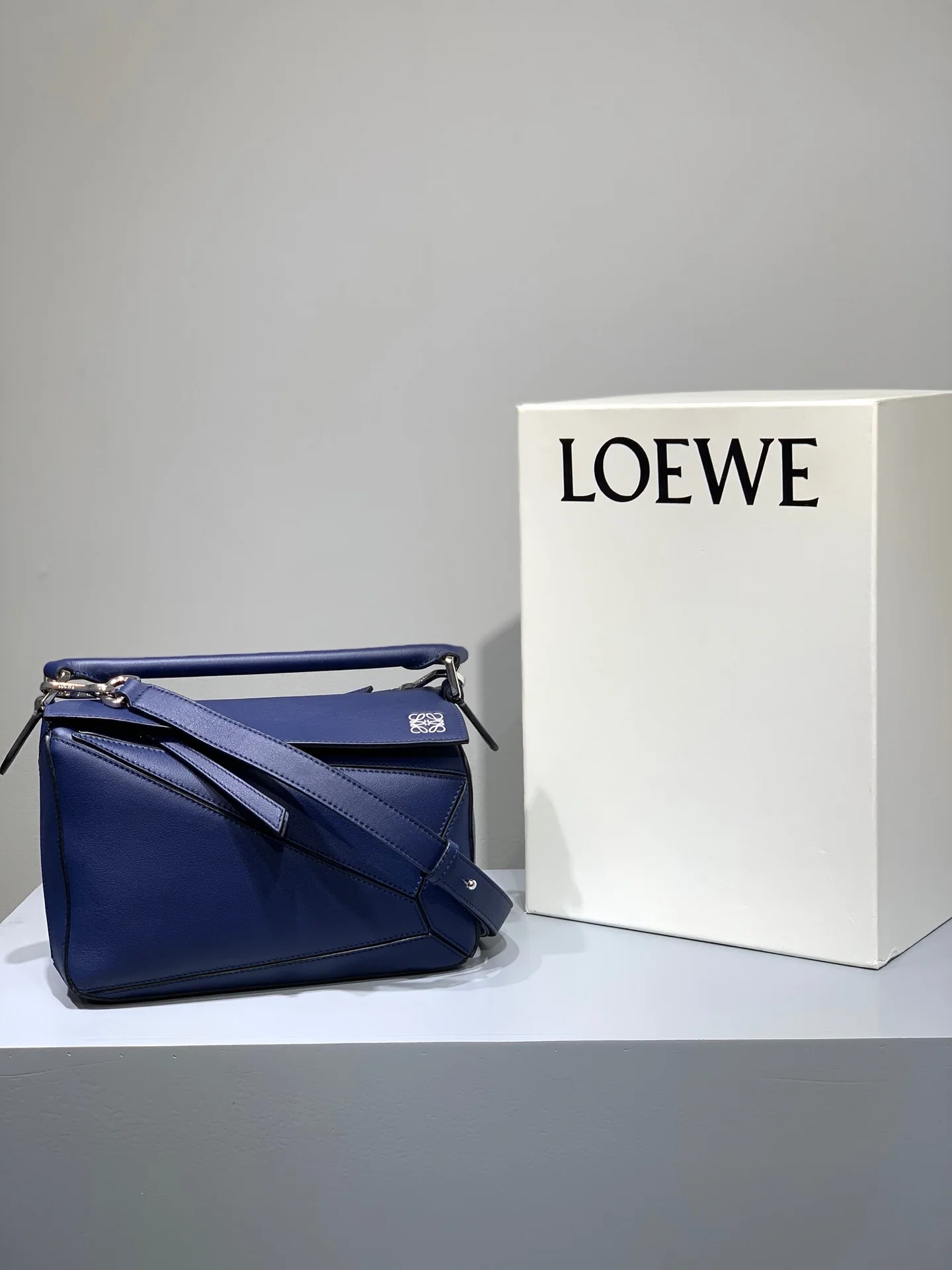 Сумка Loewe Puzzle из телячьей кожи, размер S (12).