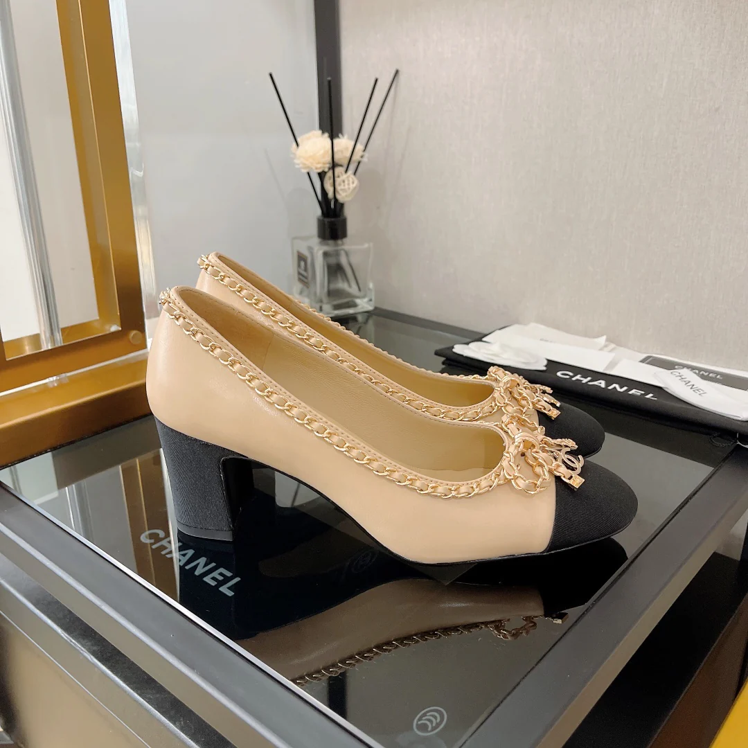 Туфли Chanel на массивном каблуке с цепочкой и бантом - из овечьей кожи - 6-5 см