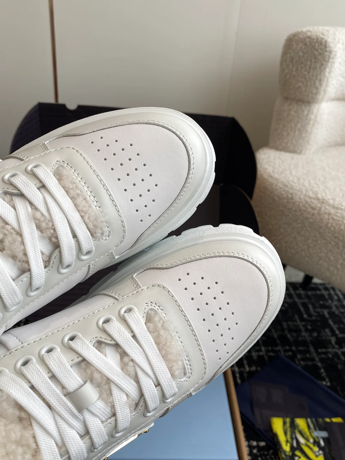 Повседневные туфли Prada 2024 - белые - 1