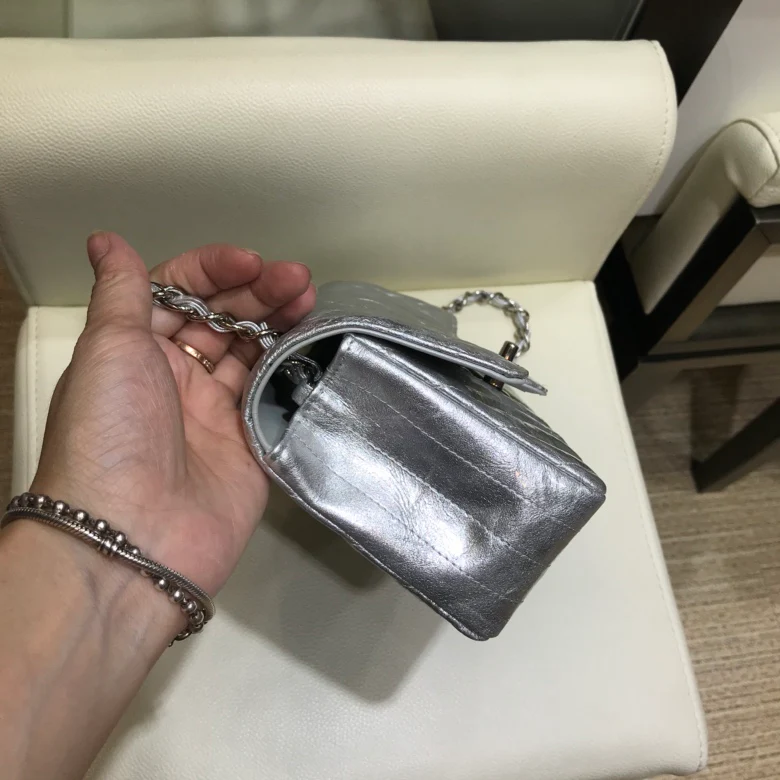 Коллекция Chanel Весна/Лето 2018 - Плиссированная металлизированная кожа - Телячья кожа - Сумка CF - 20 см