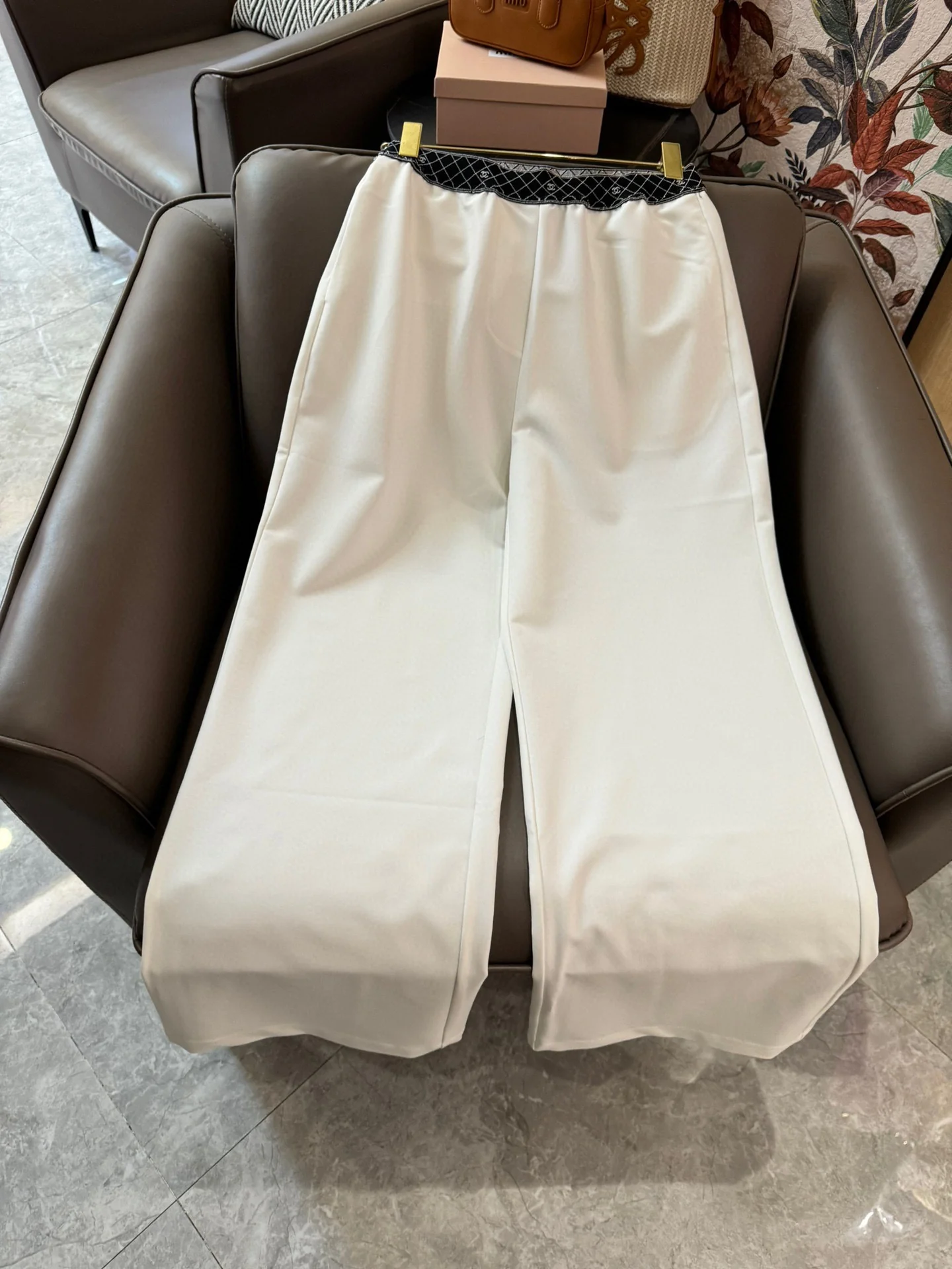 Брюки Chanel 2404-24ss New Style - белые