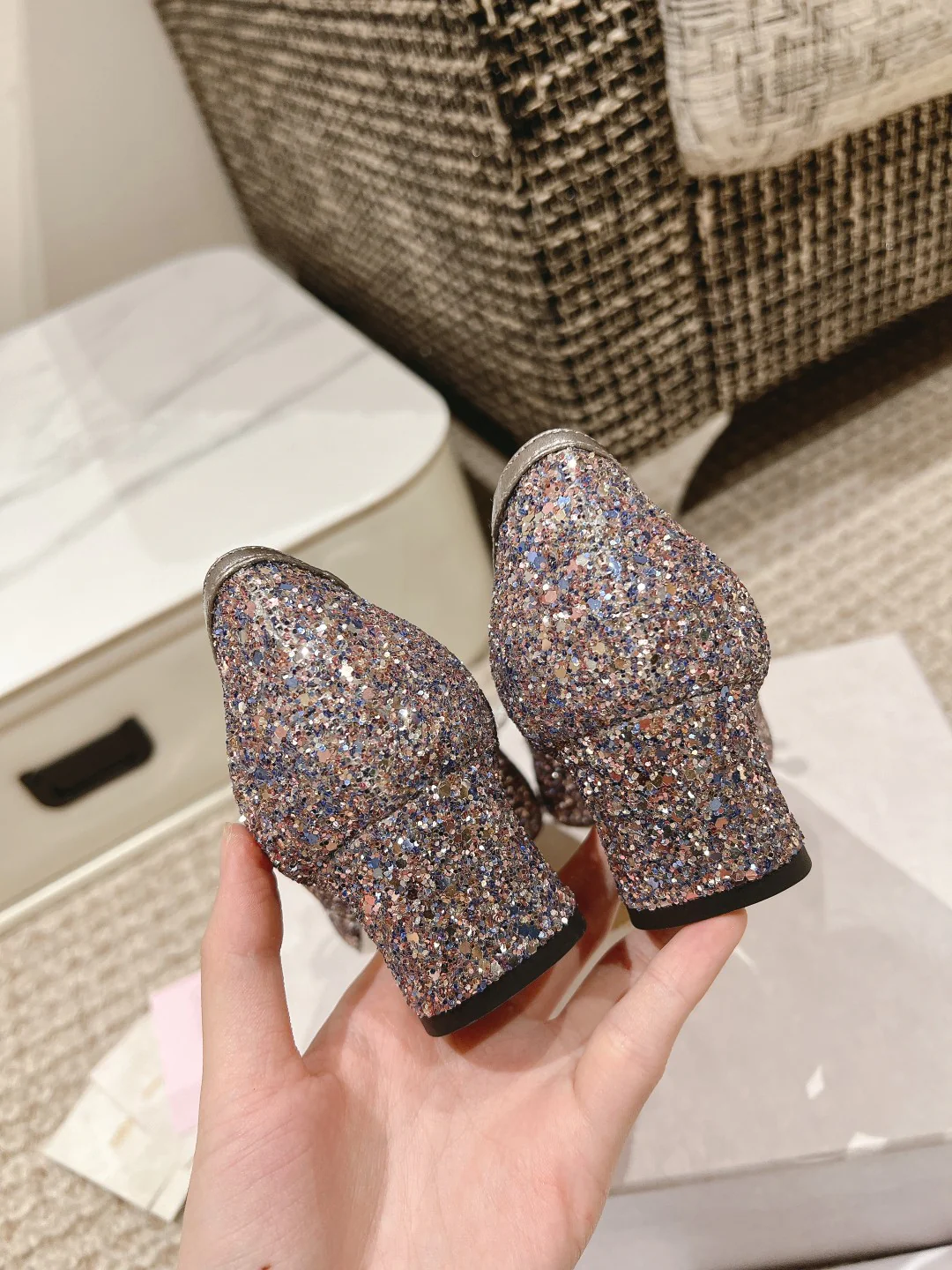 Jimmy - Простые туфли на низком каблуке с острым носком - Серебристые