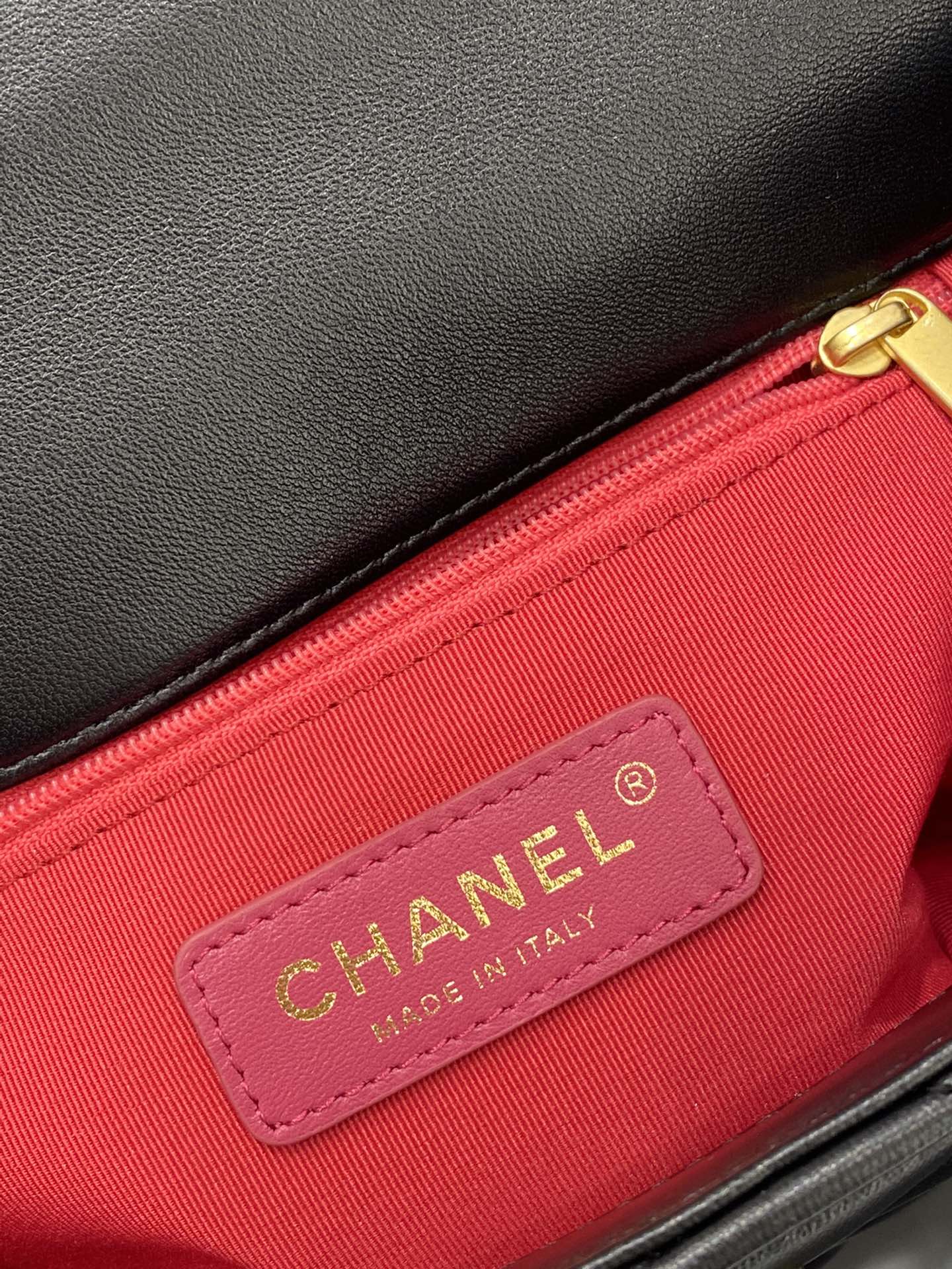 Классическая коллекция Chanel CF - Новинка сезона осень/зима 2020 - Кожа ягненка с золотой пряжкой - Черный