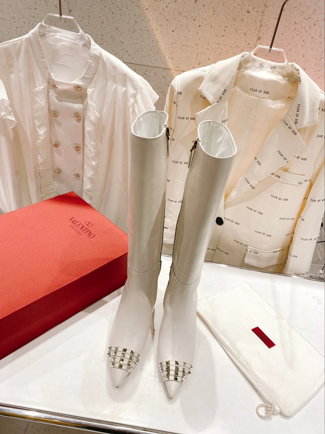 Сапоги-шпильки Valentino с заклепками - белые