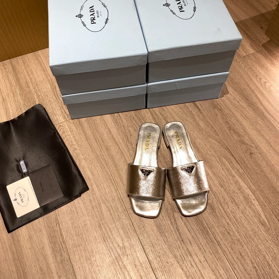 Prada - Золотистые блестящие тапочки