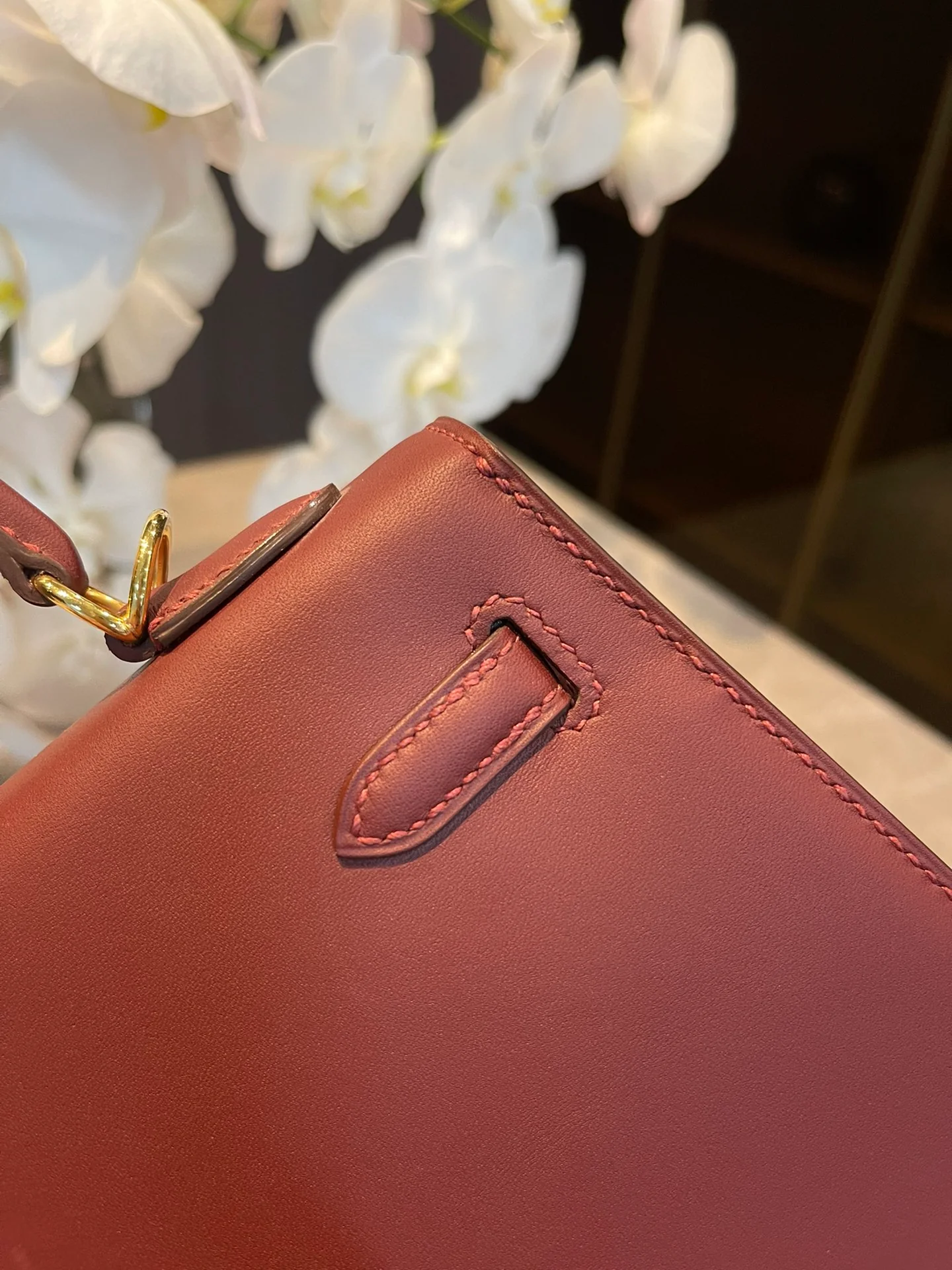 Hermes Kelly 25 Somprero Matte Box 55 Hermes Red with Gold Buckle