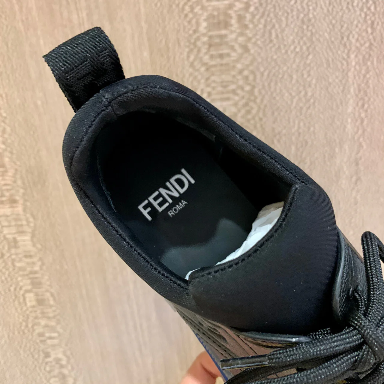 Ботинки Fendi на платформе со шнуровкой - черные