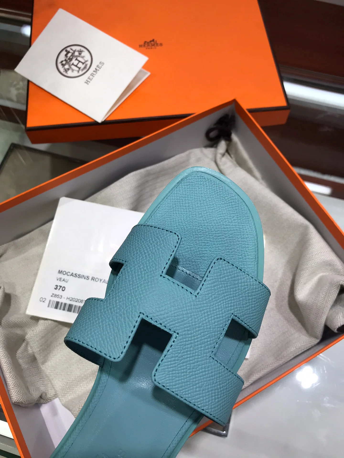 Новинка весны 2022 года от Hermes - плоские тапочки H - 2 шт.