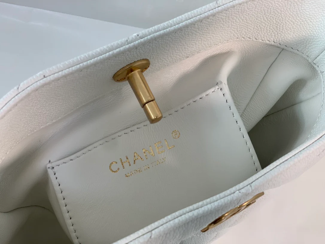 Коллекция Chanel Весна/Лето 2022 - Сумка-хобо Golden Globe - Маленькая - 2 шт.