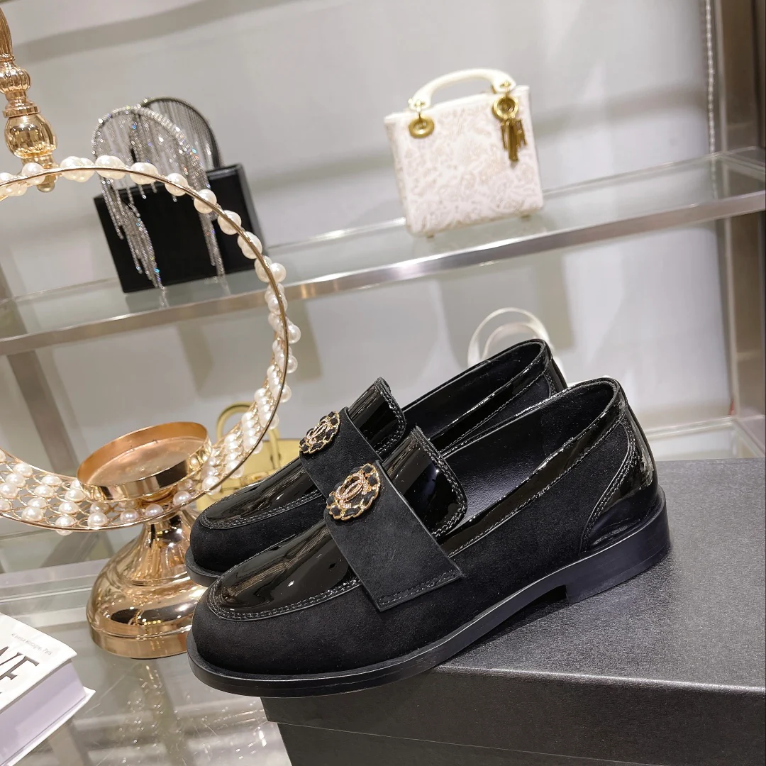 Новинка сезона ?Ранняя осень? от Chanel — лоферы