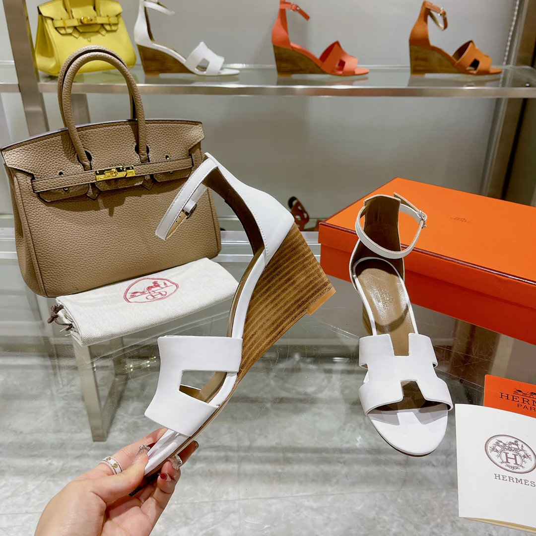 Новинки коллекции Hermes весна/лето 2022 - Босоножки на высоком каблуке - 4