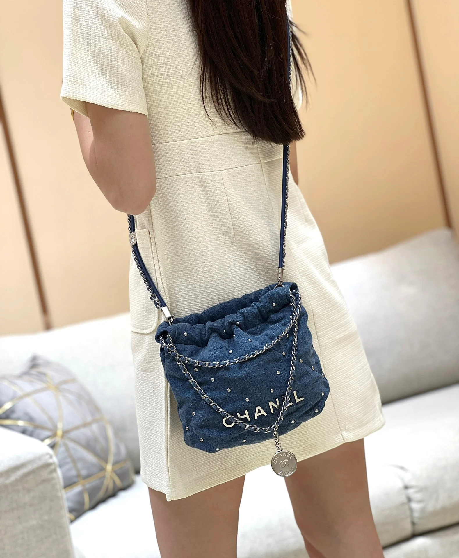 Мини-сумка Chanel 24s 22 серии с заклепками из джинсовой ткани