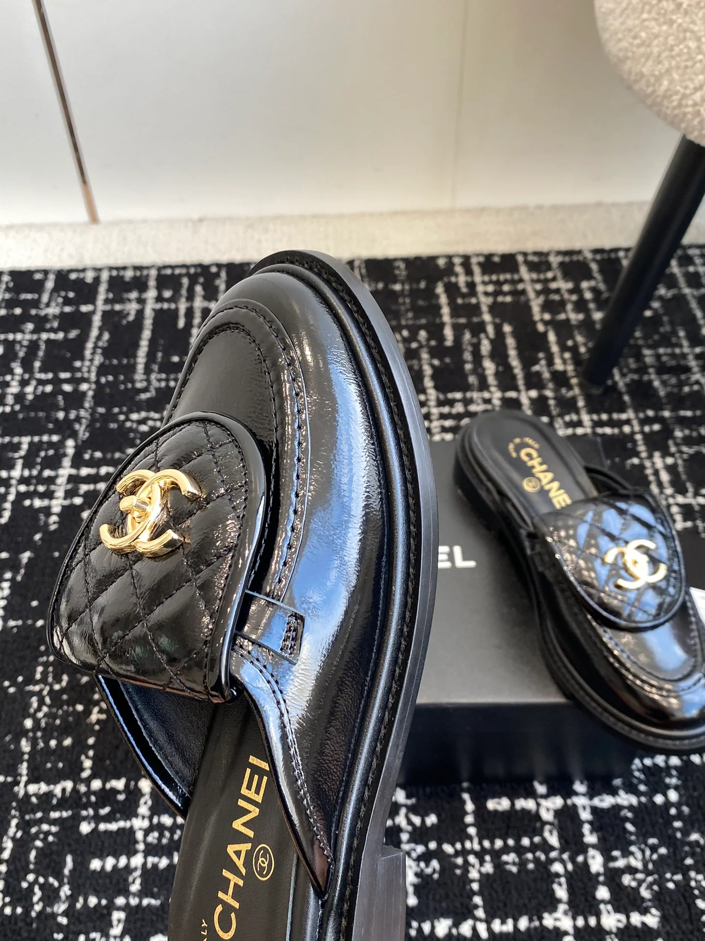 Туфли-слипоны Chanel 2024 Retro - черные