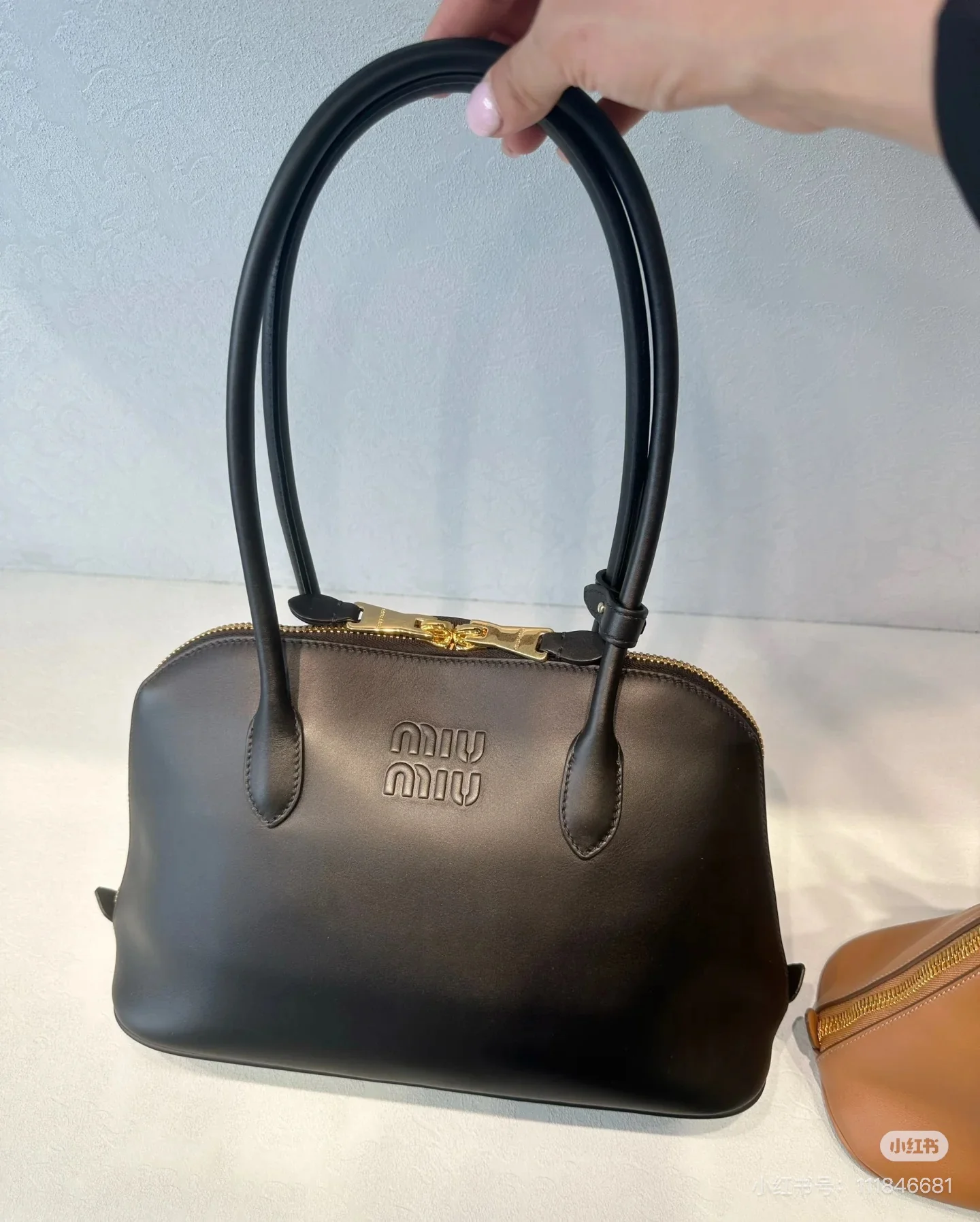 Сумка-чехол Miu Miu 5ba290 с длинной ручкой - черная