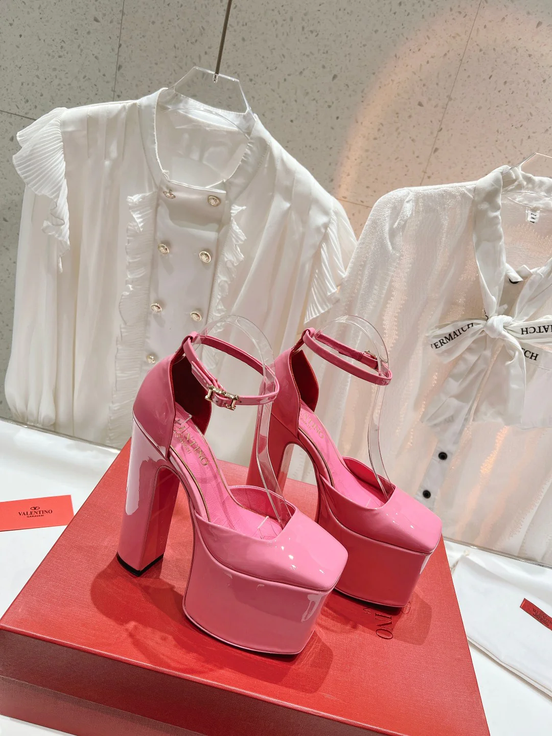 Новинка лета 2023 от Valentino - Сандалии на платформе - Платформа 9 см - Розовые