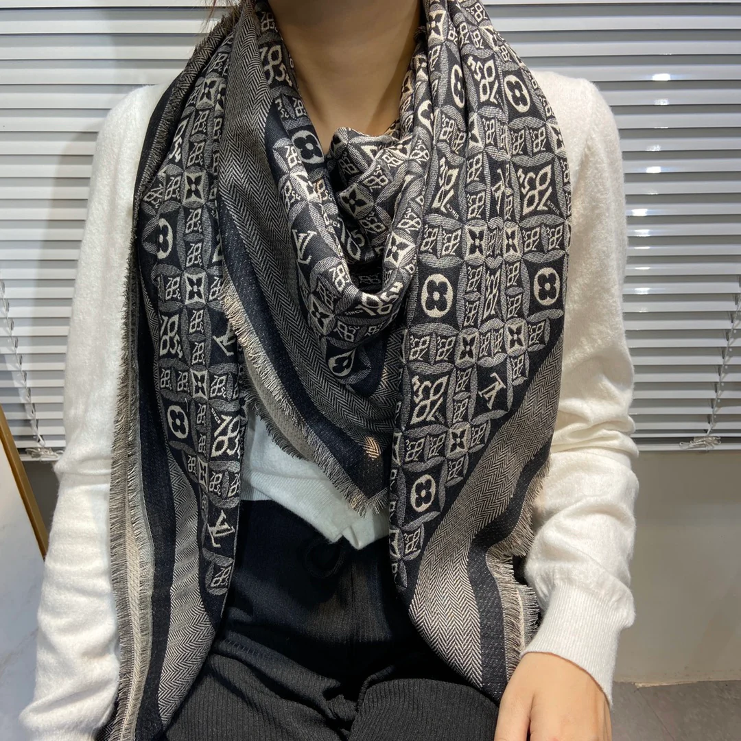 Шаль LV Monogram - 142 см - 5 см