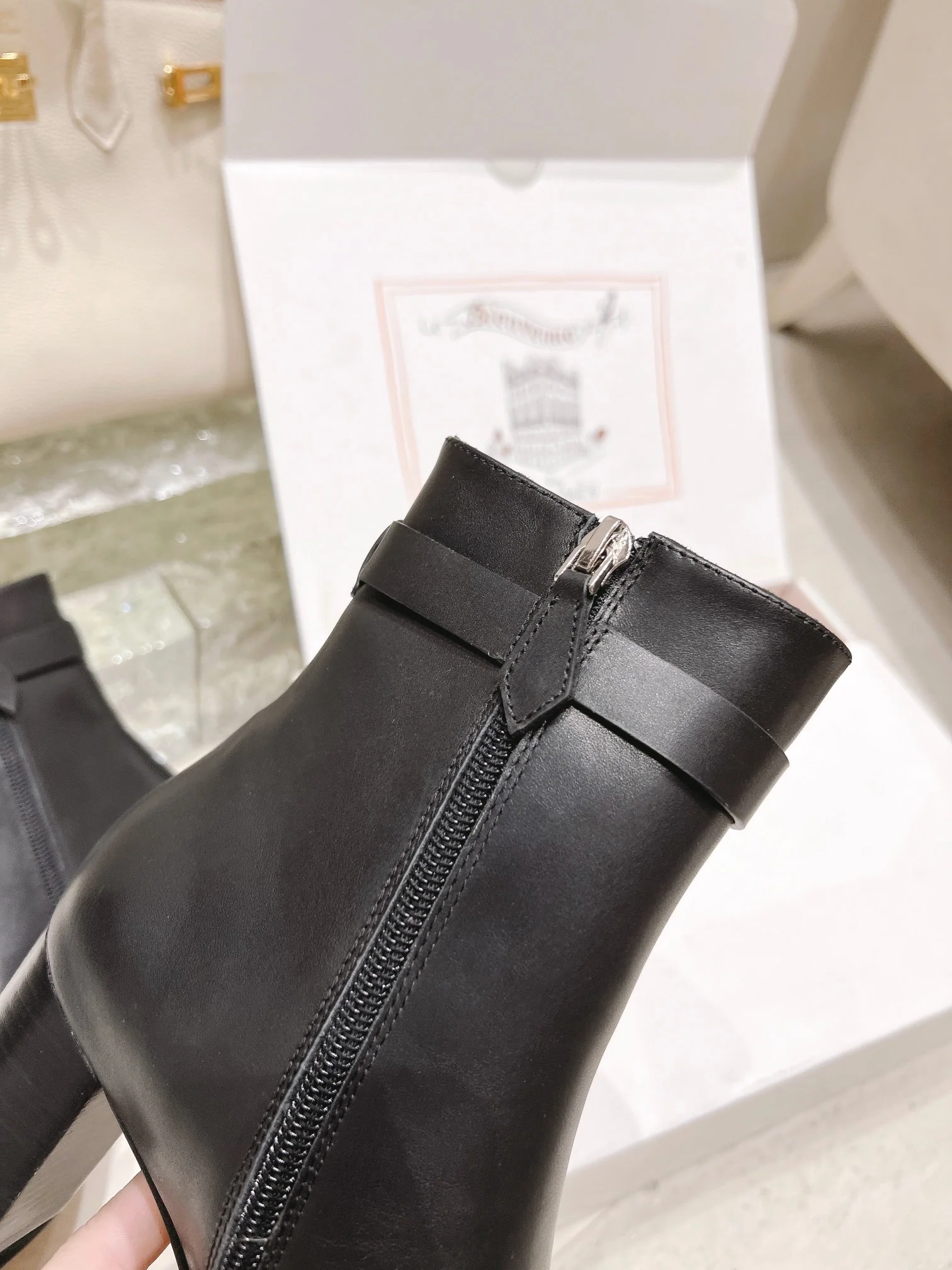 Пряжка Hermes Kelly - Ботильоны Saint Germain - черные