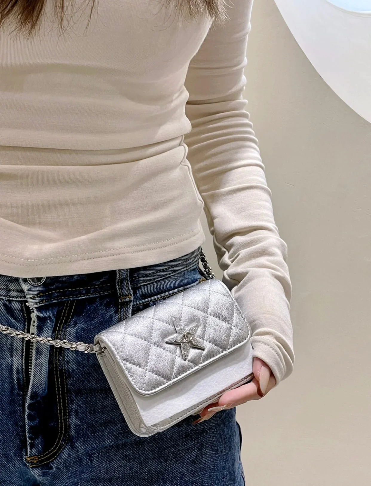 Новинка весны/лета от Chanel - Мини-сумка через плечо Chanel 24c - Серебристая