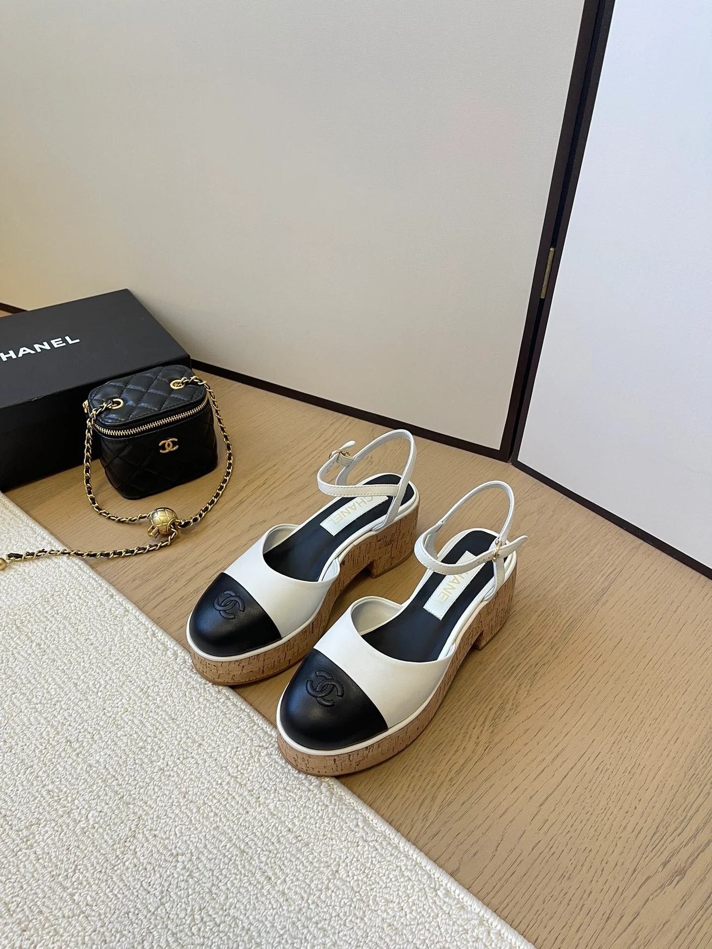 Туфли на платформе Chanel 2024 — белые