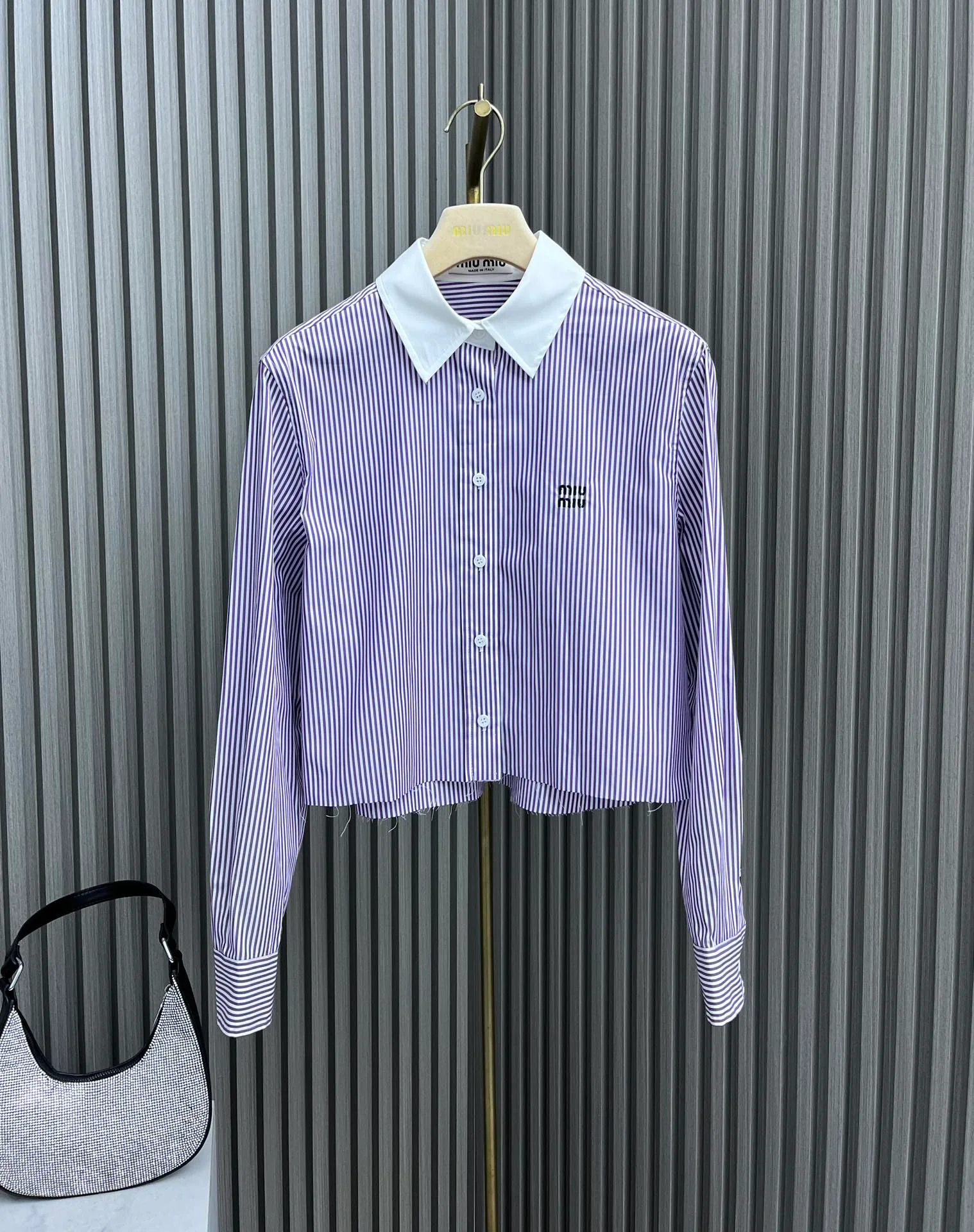 Miu Miu - 2404-24 Новинка: Рубашка с коротким рукавом в полоску с буквенным рисунком
