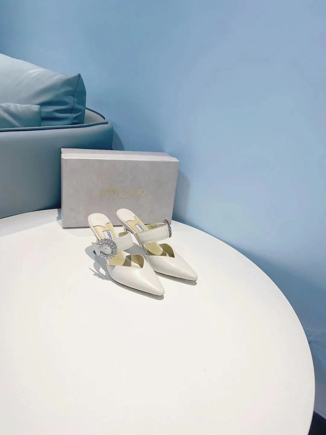 Замшевые босоножки на высоком каблуке Jimmy - белые
