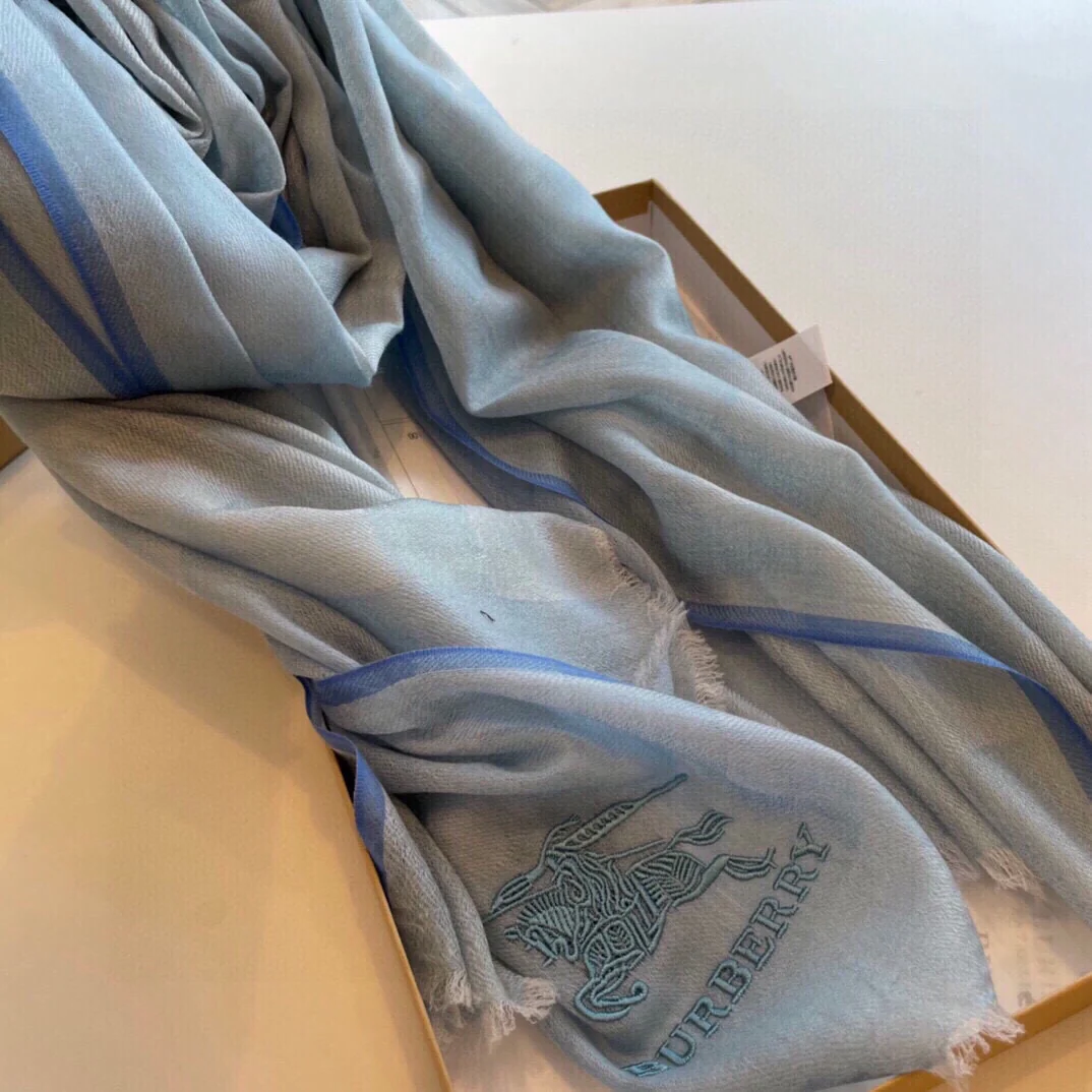 Кашемировый шарф Burberry с пайетками, пряжа - 100-200 см - серо-голубой