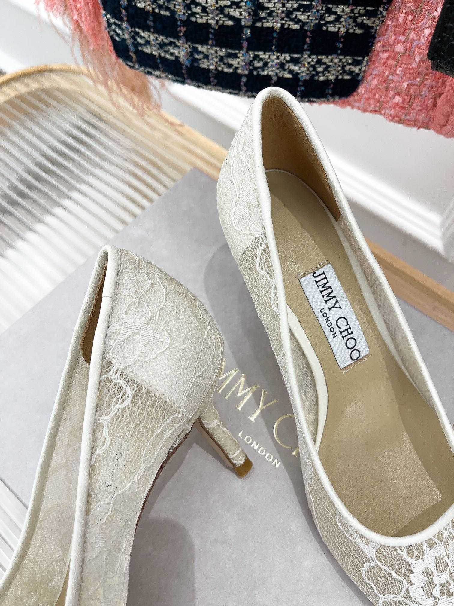 Jimmy - Новинка сезона весна/лето 2022 - Туфли на высоком каблуке с бантом и кружевом